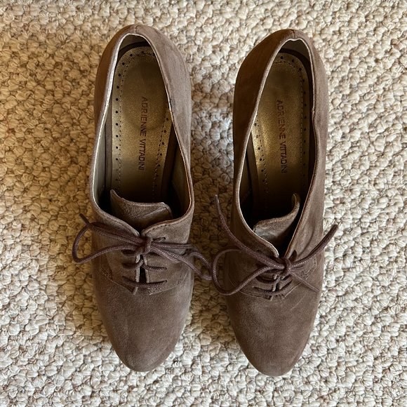 ADRIENNE VITTADINI - Pinehurst Lace-Up Bootie -- Excellent Condition - Picture 2 of 11